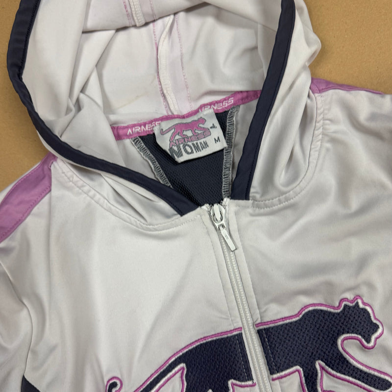 Detailansicht: Sourced limited accessories and clothes Airness vintage womens track jacket – Logo, Nähte oder Material