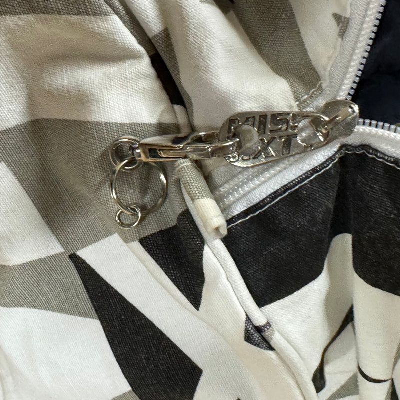 Detailansicht: Sourced limited accessories and clothes Stylish Miss Sixty printed duffle bag – Logo, Nähte oder Material