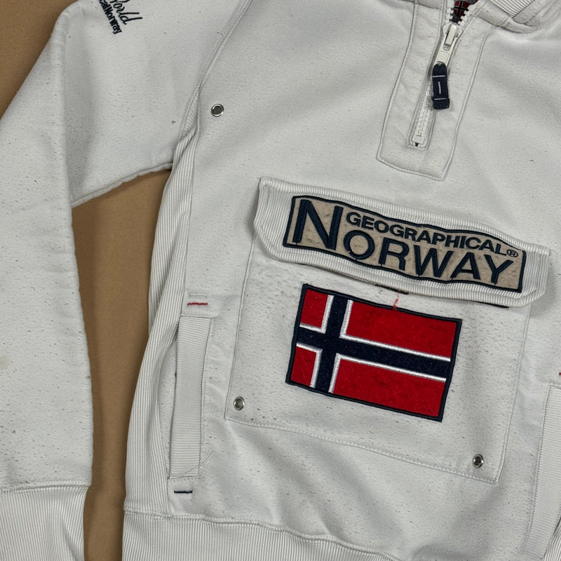 Detailansicht: Sourced limited accessories and clothes Geographical Norway white hoodie – Logo, Nähte oder Material