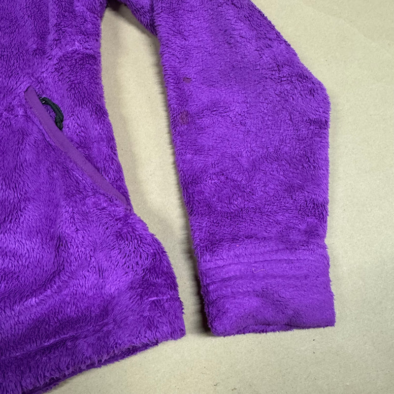 Detailansicht: Sourced limited accessories and clothes Pink The North Face fleece jacket used – Logo, Nähte oder Material