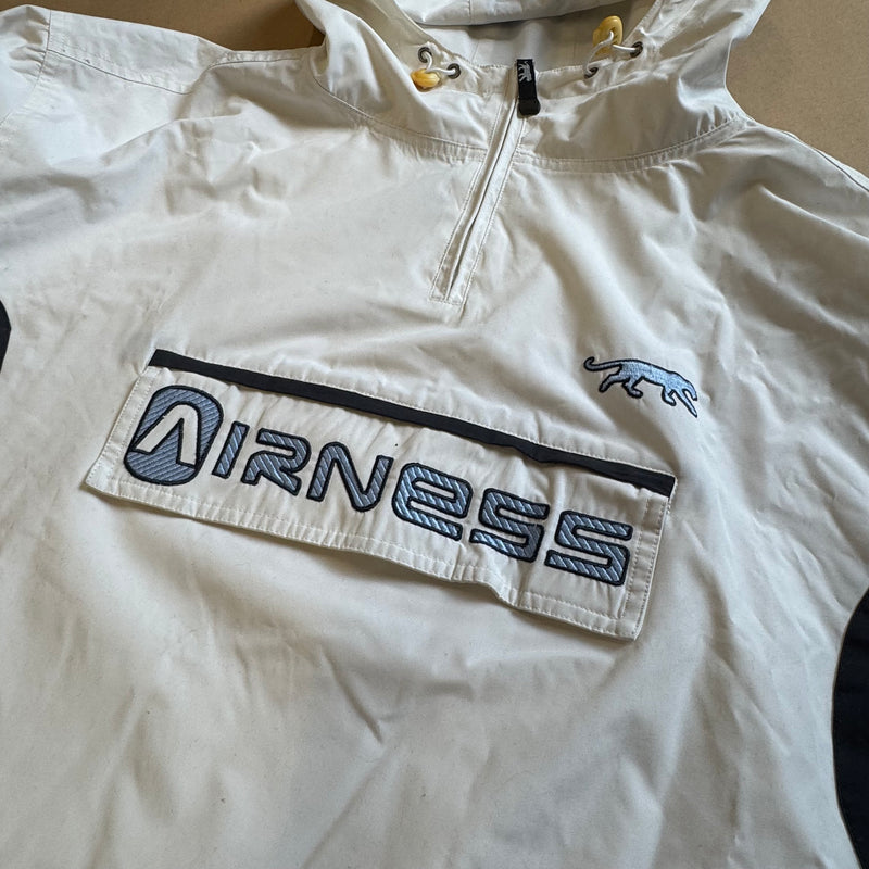 Detailansicht: Sourced limited accessories and clothes Airness rainprotective hoodie – Logo, Nähte oder Material