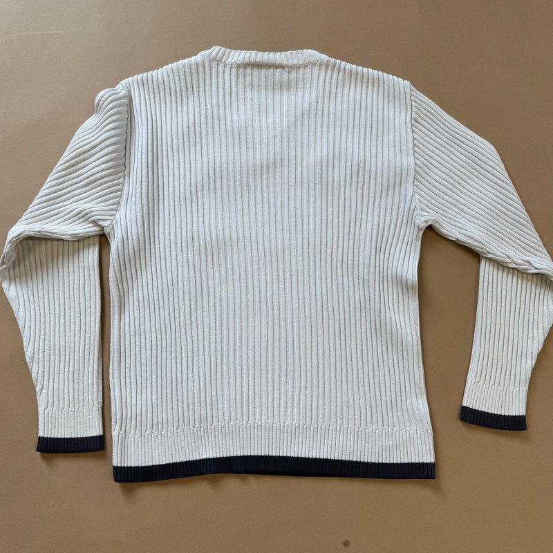 Detailansicht: Sourced limited accessories and clothes Vintage knitted white Airness streetwear – Logo, Nähte oder Material