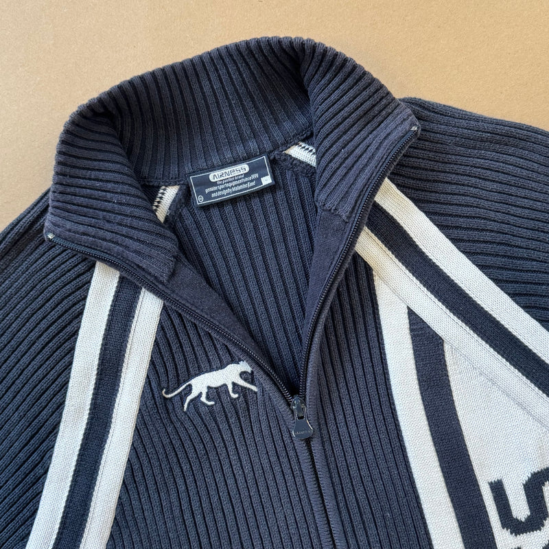 Detailansicht: Sourced limited accessories and clothes Airness vintage knitted zip-up – Logo, Nähte oder Material