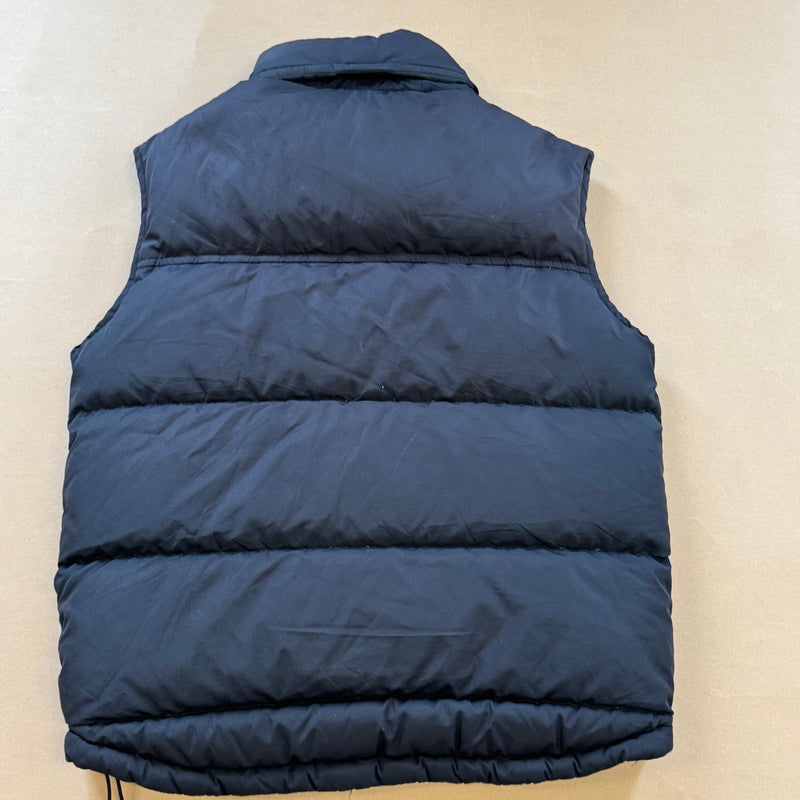 Detailansicht: Sourced limited accessories and clothes Nike puffer vest – Logo, Nähte oder Material