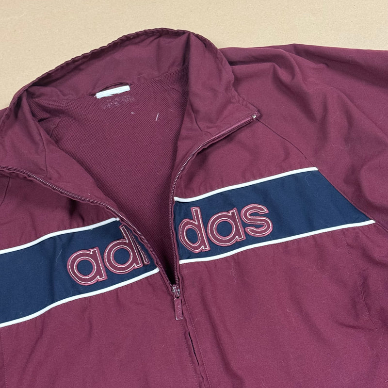 Detailansicht: Sourced limited accessories and clothes Vintage Adidas light raincoat – Logo, Nähte oder Material