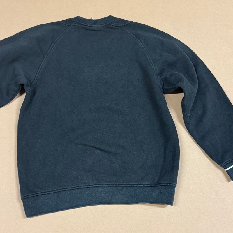 Detailansicht: Sourced limited accessories and clothes Adidas streetwear sweatshirt – Logo, Nähte oder Material