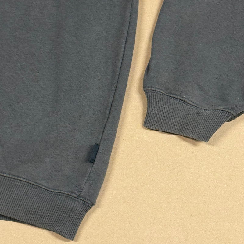Detailansicht: Sourced limited accessories and clothes Adidas vintage sweatshirt with bold logo – Logo, Nähte oder Material
