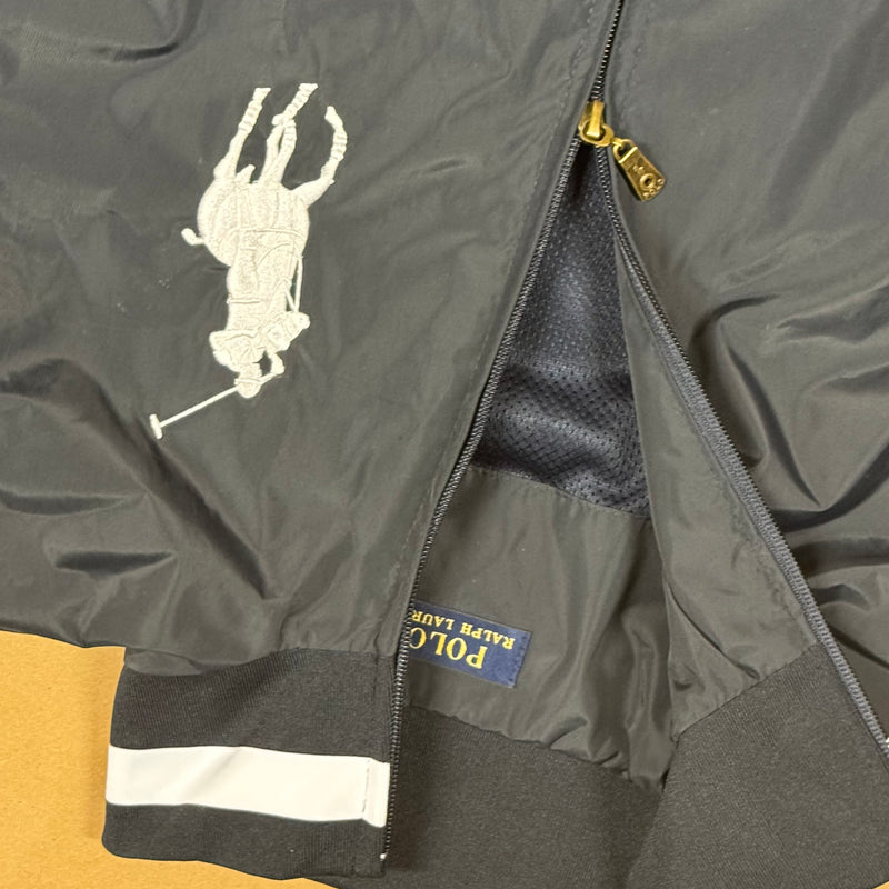 Detailansicht: Sourced limited accessories and clothes Ralph Lauren navy blue lightweight jacket – Logo, Nähte oder Material