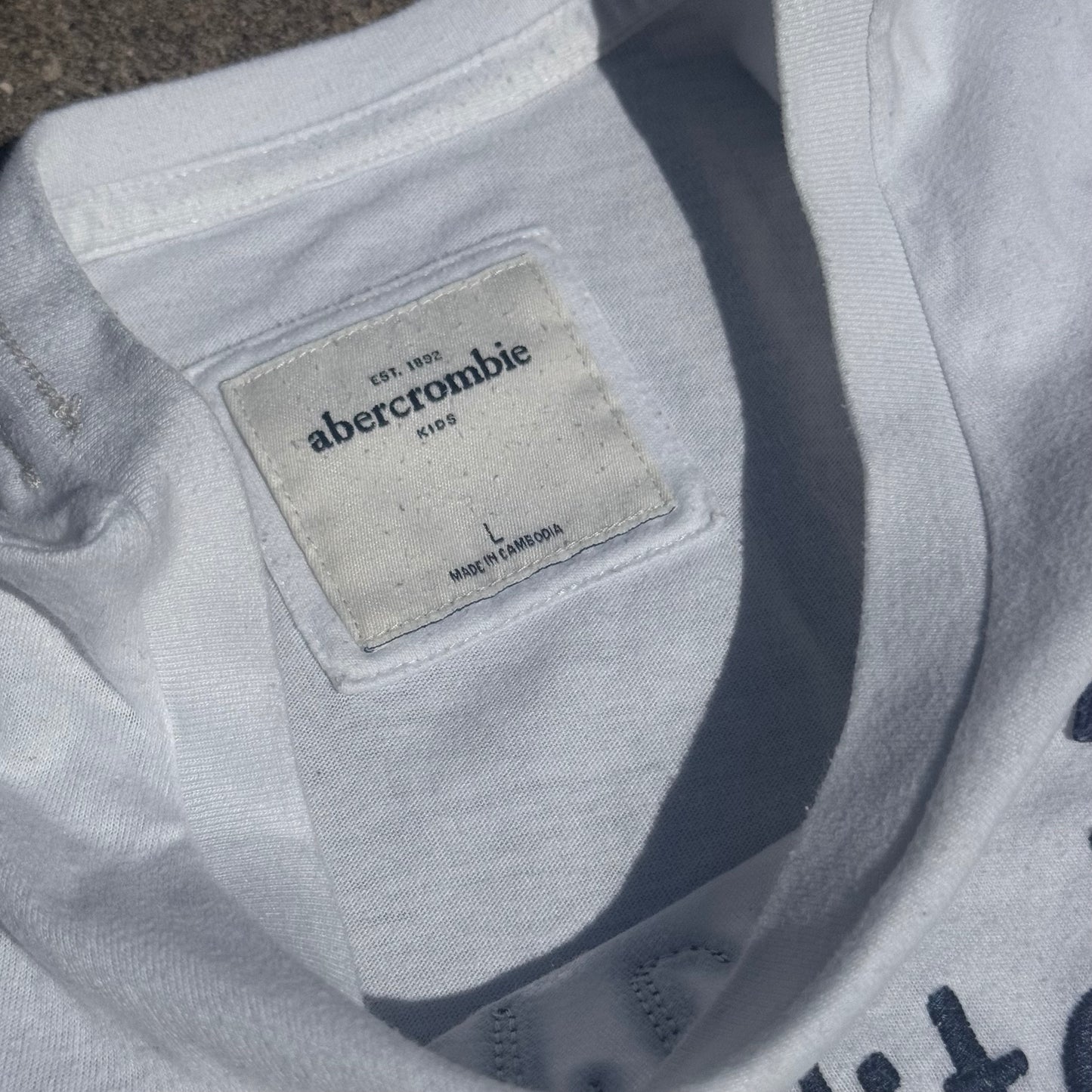 Abercrombie and Fitch white Y2K t-shirt