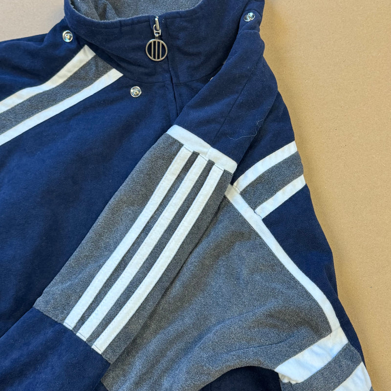 Detailansicht: Sourced limited accessories and clothes Reworked vintage Adidas jacket – Logo, Nähte oder Material