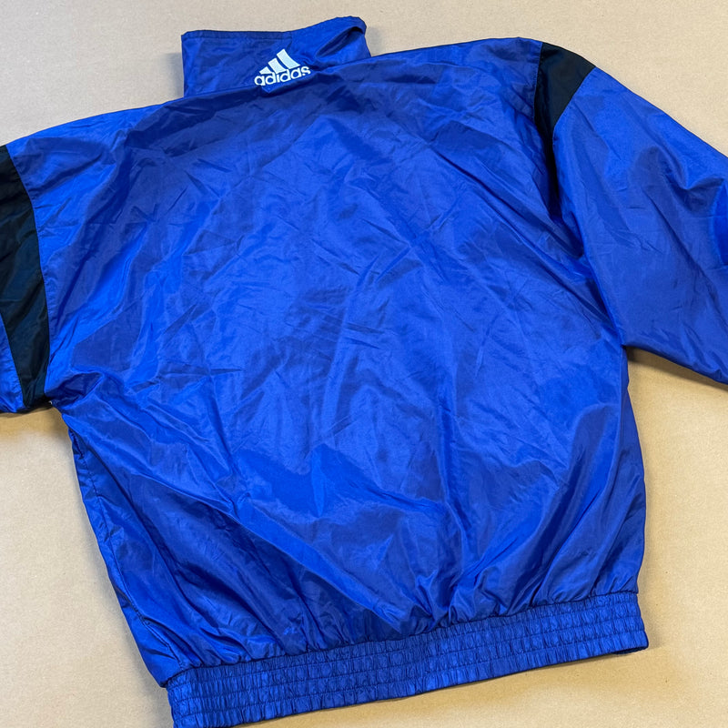 Detailansicht: Sourced limited accessories and clothes Adidas vintage 90s style track jacket – Logo, Nähte oder Material