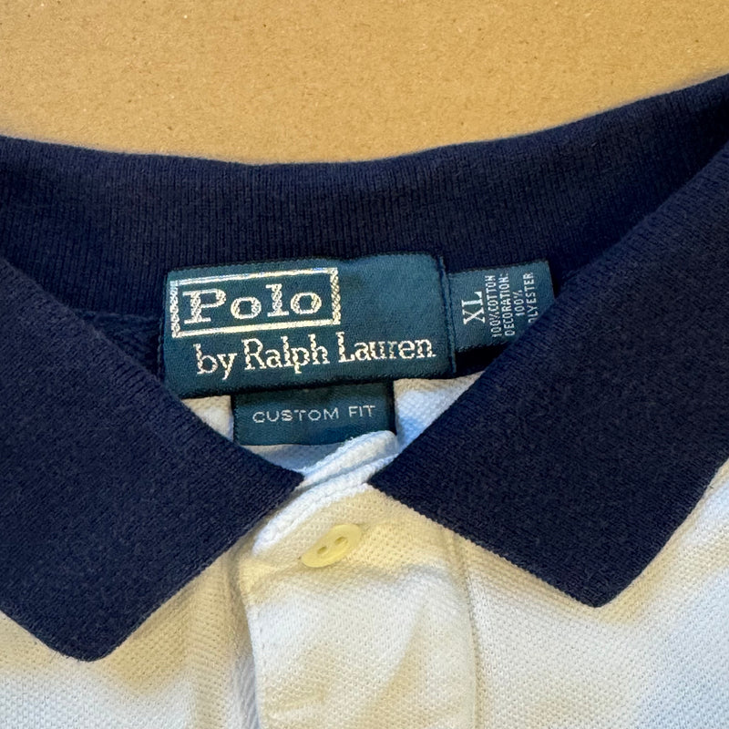 Detailansicht: Sourced limited accessories and clothes Ralph Lauren Polo Club number 3 polo shirt – Logo, Nähte oder Material