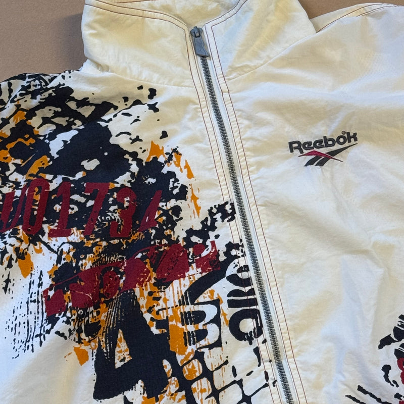 Detailansicht: Sourced limited accessories and clothes vintage style Reebok light jacket – Logo, Nähte oder Material