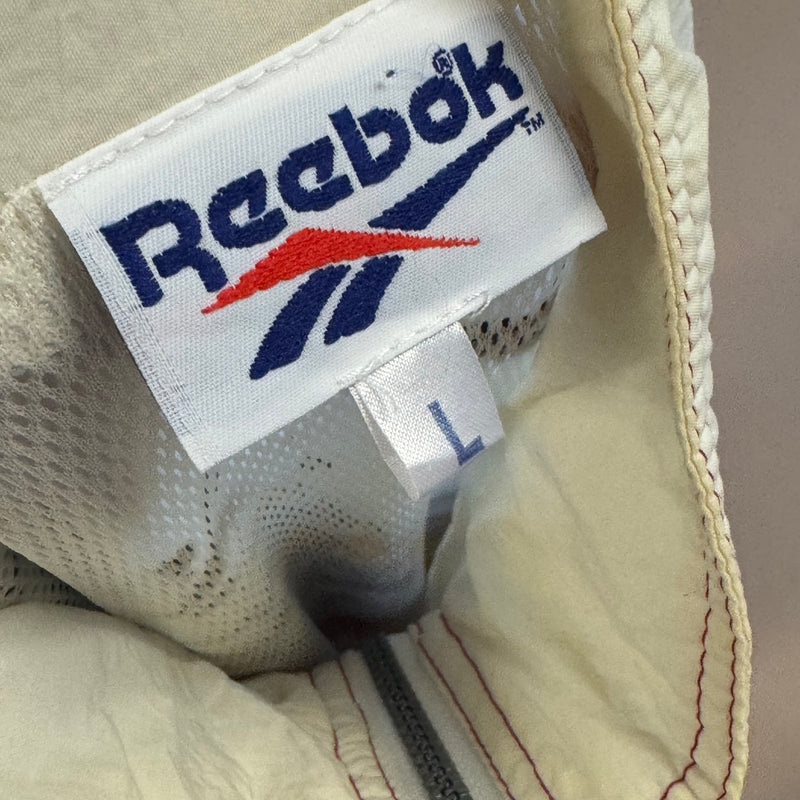 Detailansicht: Sourced limited accessories and clothes vintage style Reebok light jacket – Logo, Nähte oder Material