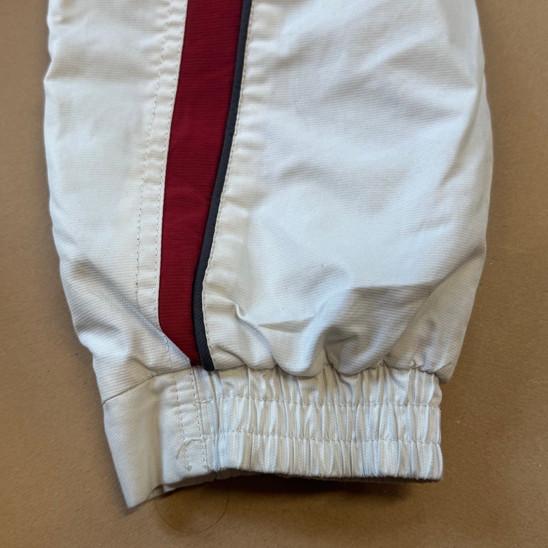 Detailansicht: Sourced limited accessories and clothes Streetwear style Umbro winter jacket – Logo, Nähte oder Material