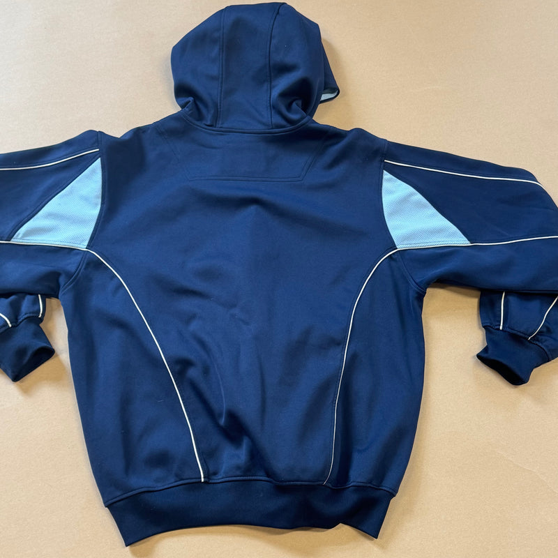 Detailansicht: Sourced limited accessories and clothes Airness streetwear style track jacket – Logo, Nähte oder Material