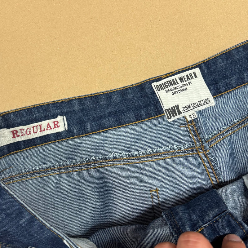 Detailansicht: Sourced limited accessories and clothes OKW Denim straight leg jeans – Logo, Nähte oder Material