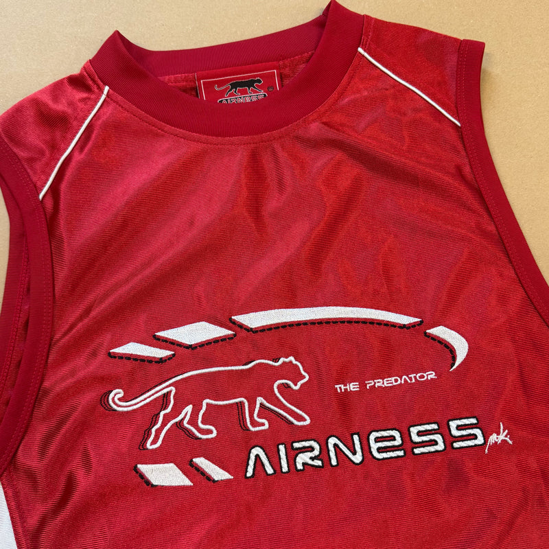 Detailansicht: Sourced limited accessories and clothes Streetwear style red Airness vest – Logo, Nähte oder Material
