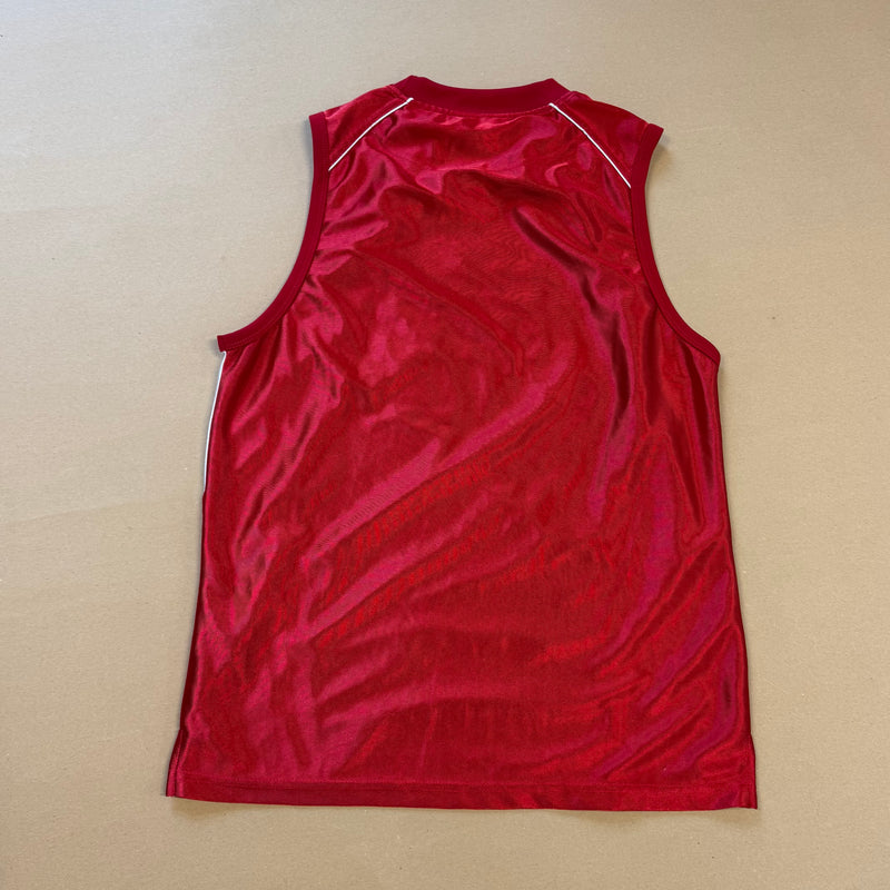 Detailansicht: Sourced limited accessories and clothes Streetwear style red Airness vest – Logo, Nähte oder Material
