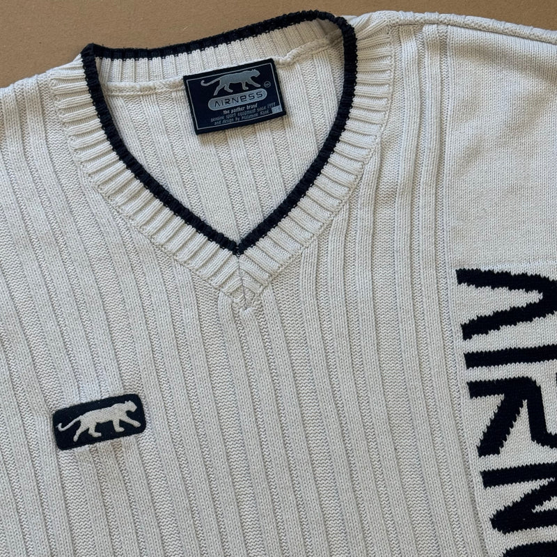 Detailansicht: Sourced limited accessories and clothes Vintage style Airness knitted sweatshirt – Logo, Nähte oder Material
