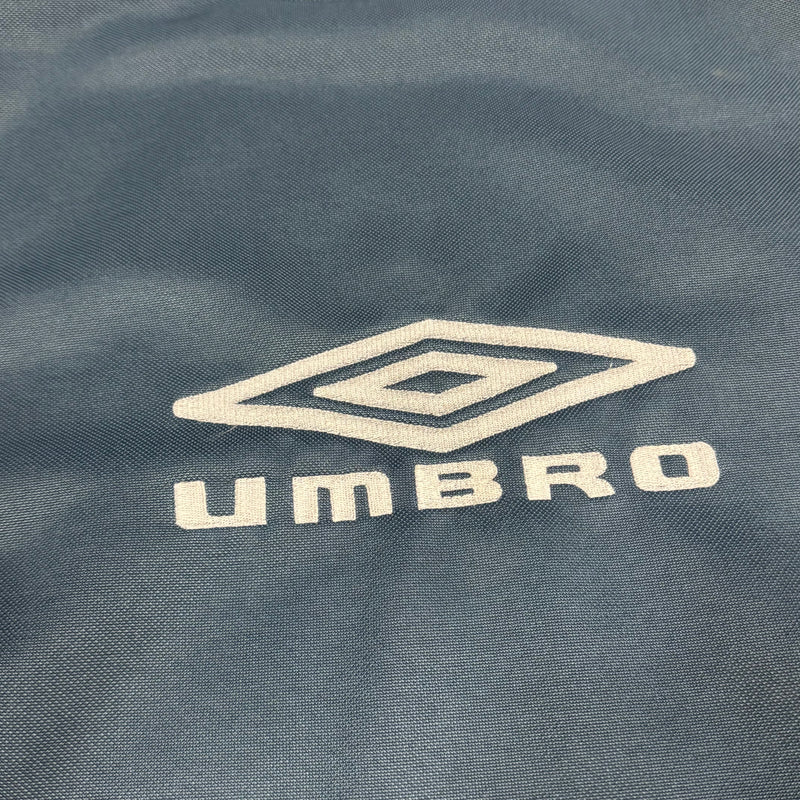 Detailansicht: Sourced limited accessories and clothes Umbro Streetwear sweatshirt – Logo, Nähte oder Material