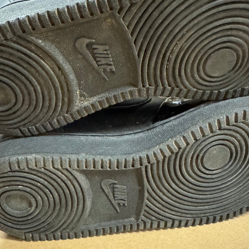 Detailansicht: Sourced limited accessories and clothes Vintage style Nike SB High sneakers – Logo, Nähte oder Material