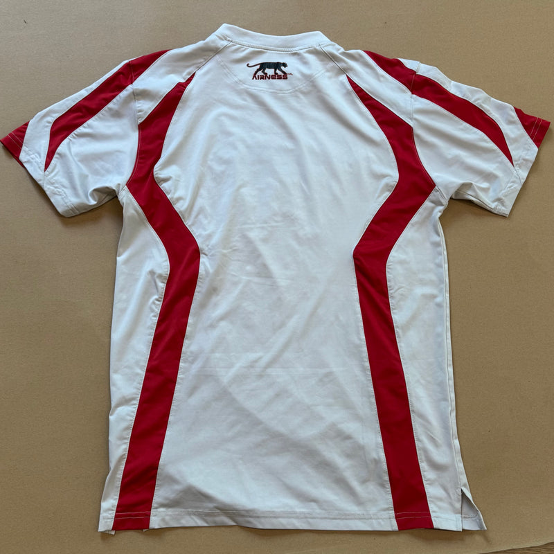 Detailansicht: Sourced limited accessories and clothes Streetwear style Airness red and white t-shirt – Logo, Nähte oder Material