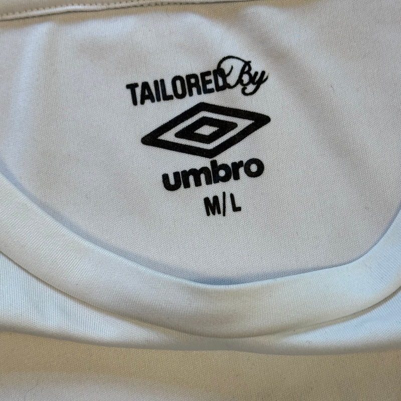 Detailansicht: Sourced limited accessories and clothes Umbro vintage football t-shirt – Logo, Nähte oder Material