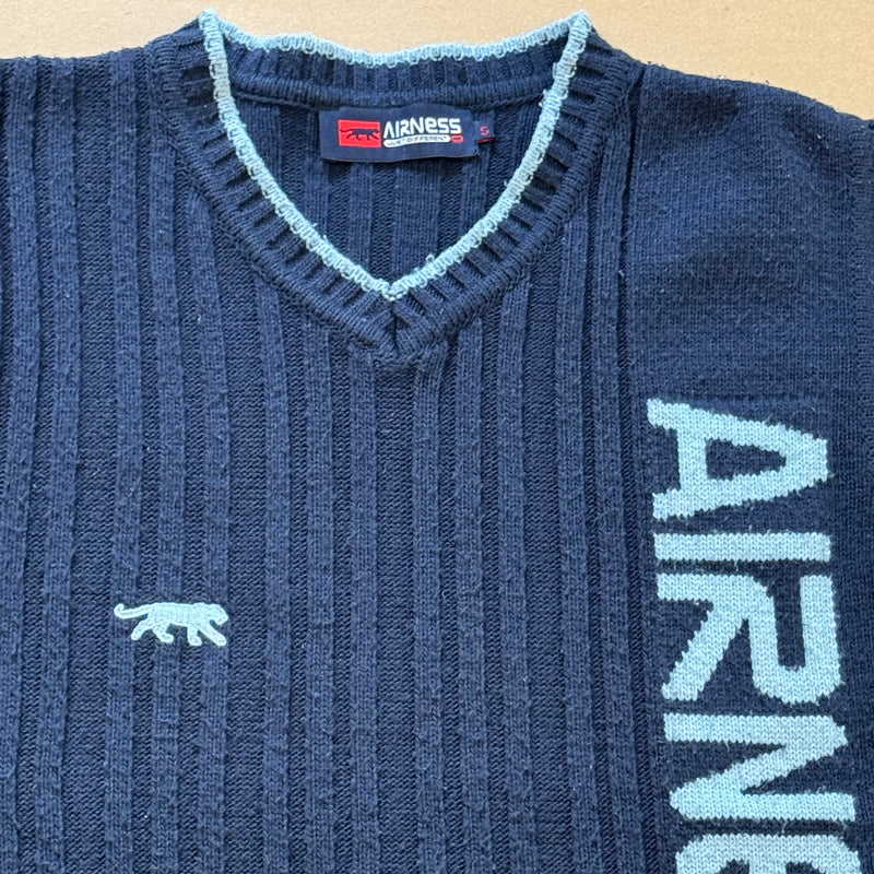 Detailansicht: Sourced limited accessories and clothes Airness vintage knitted vest – Logo, Nähte oder Material