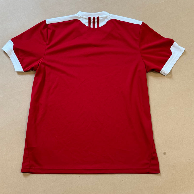 Detailansicht: Sourced limited accessories and clothes Adidas vintage sportswear t-shirt – Logo, Nähte oder Material