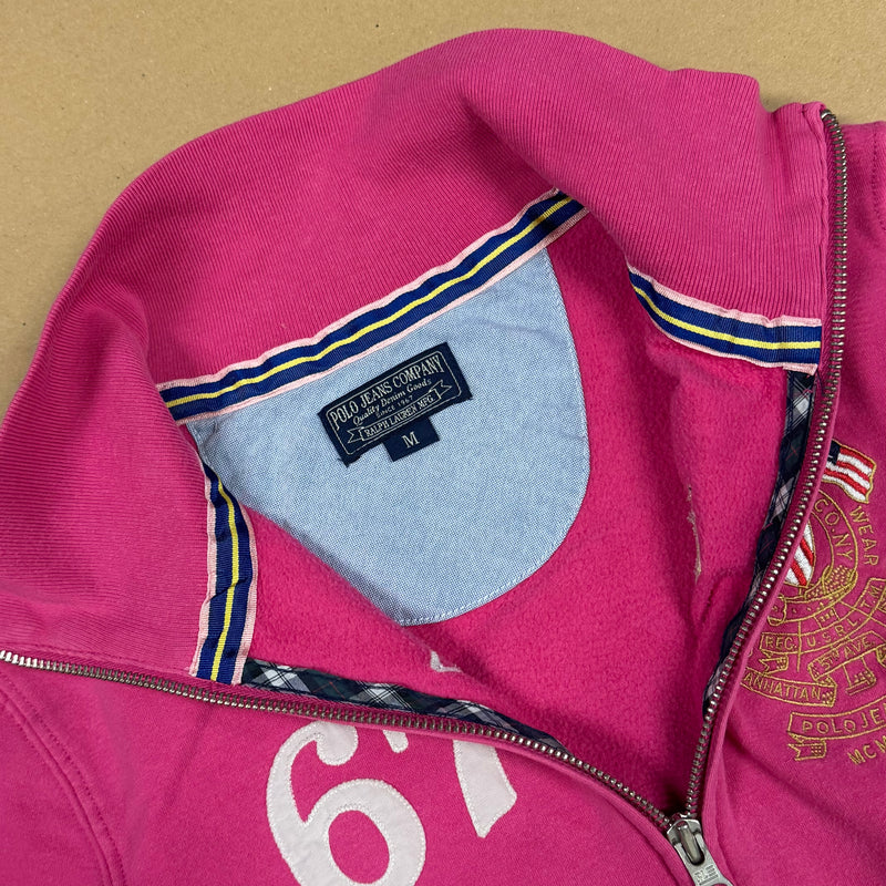 Detailansicht: Sourced limited accessories and clothes Polo Ralph Lauren Jeans Company pink zip-up – Logo, Nähte oder Material