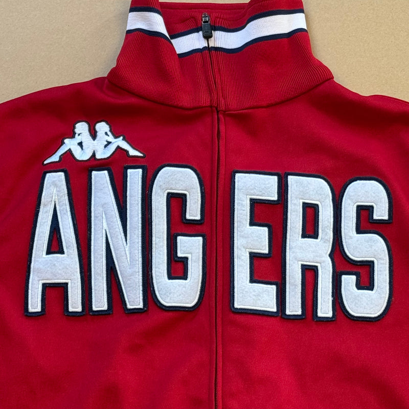 Detailansicht: Sourced limited accessories and clothes Vintage style red Kappa Angers track jacket – Logo, Nähte oder Material