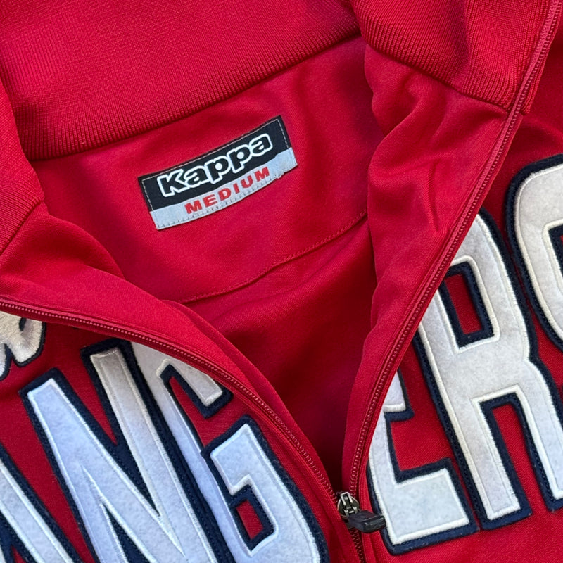 Detailansicht: Sourced limited accessories and clothes Vintage style red Kappa Angers track jacket – Logo, Nähte oder Material
