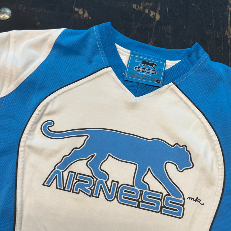 Detailansicht: Sourced limited accessories and clothes Streetwear style Airness vintage t-shirt – Logo, Nähte oder Material