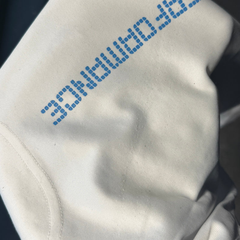 Detailansicht: Sourced limited accessories and clothes Streetwear style Airness vintage t-shirt – Logo, Nähte oder Material