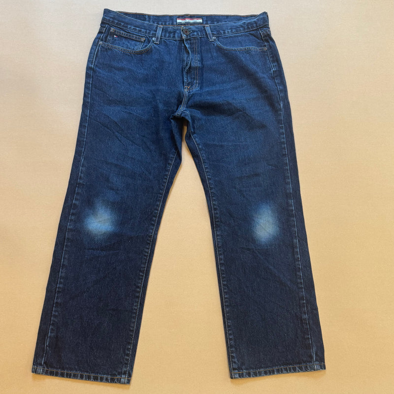Detailansicht: Sourced limited accessories and clothes Tommy Hilfiger baggy straight-leg jeans – Logo, Nähte oder Material