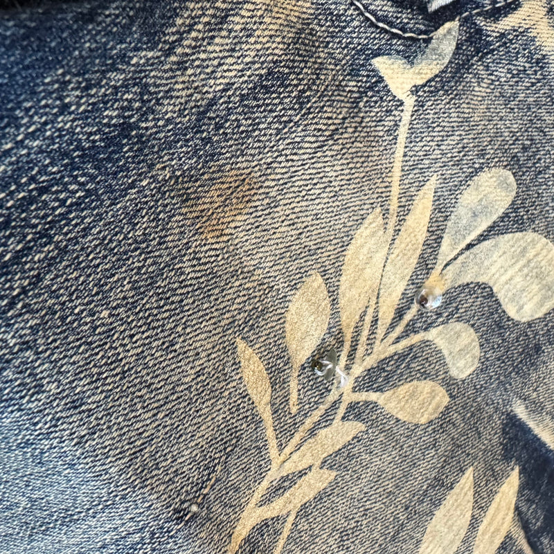 Detailansicht: Sourced limited accessories and clothes Vintage floral Miss L-W summer jeans – Logo, Nähte oder Material