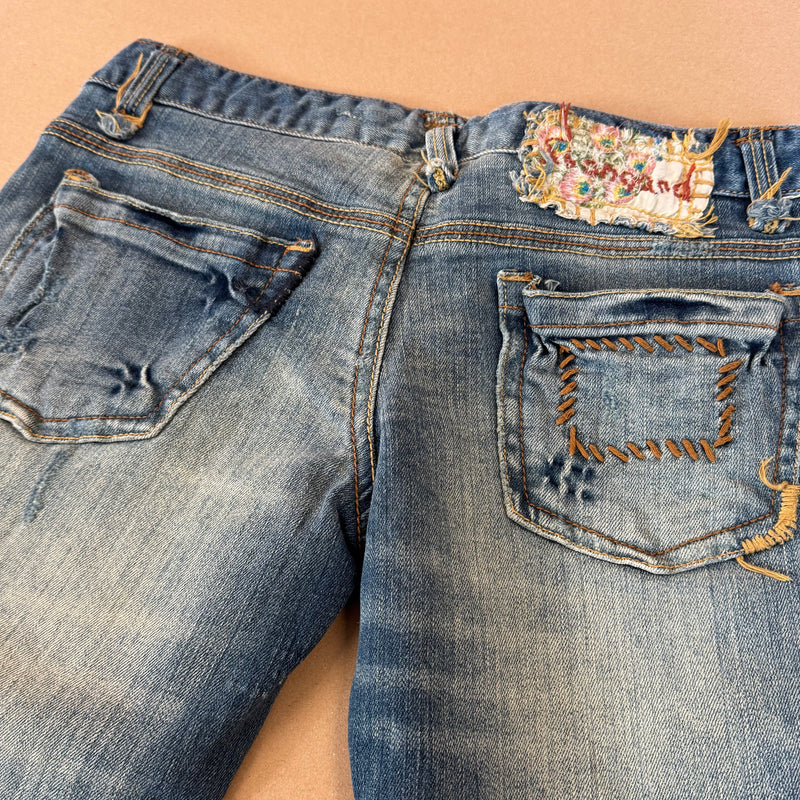 Detailansicht: Sourced limited accessories and clothes Hangana vintage summer jeans – Logo, Nähte oder Material