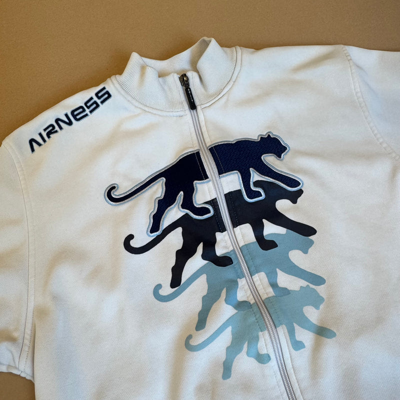 Detailansicht: Sourced limited accessories and clothes Airness streetwear style white track jacket – Logo, Nähte oder Material