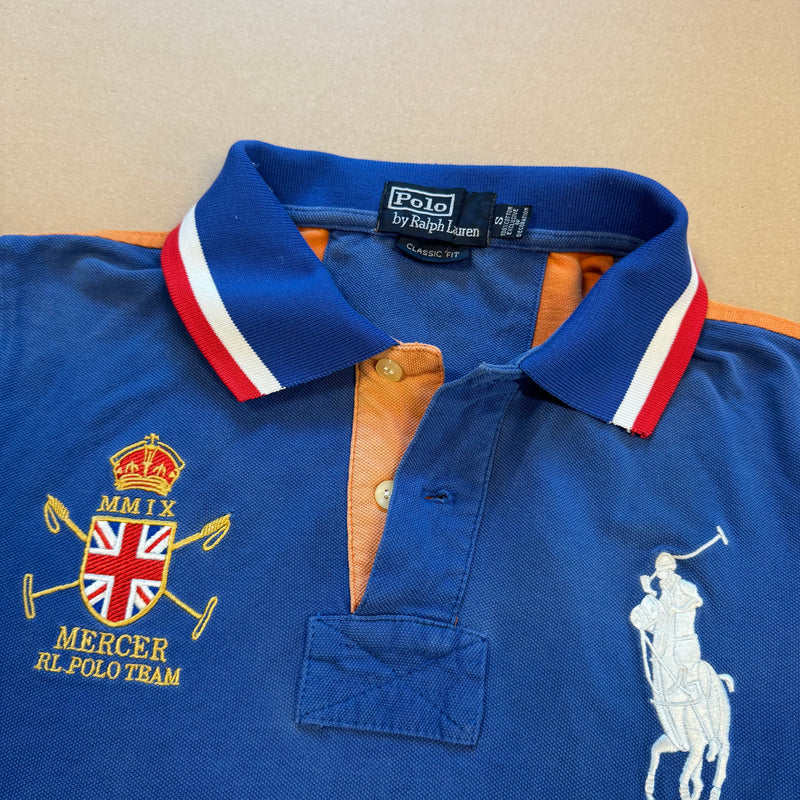 Detailansicht: Sourced limited accessories and clothes Polo Ralph Lauren Mercer polo – Logo, Nähte oder Material