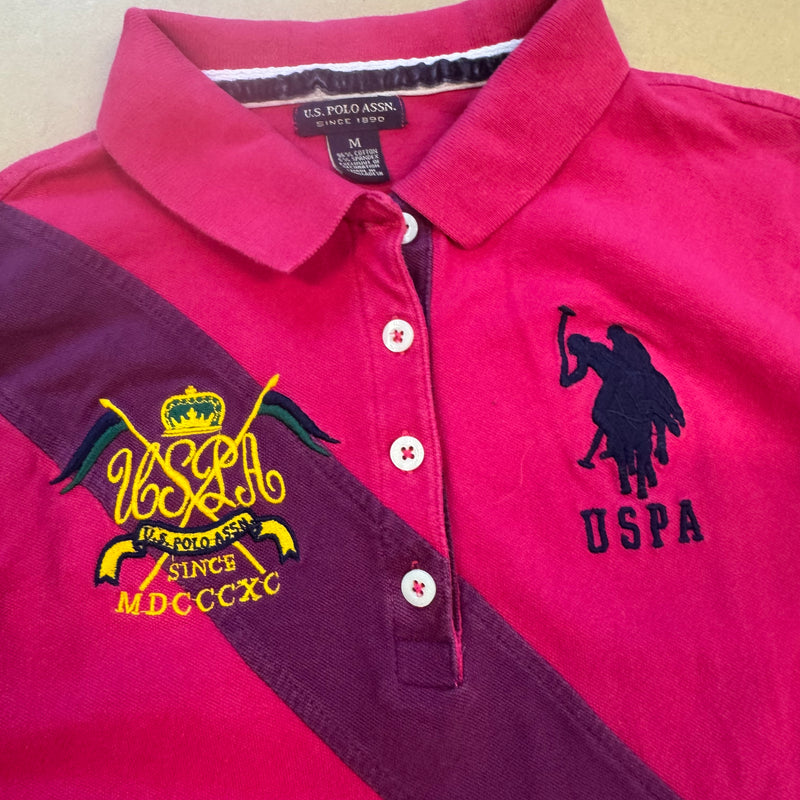 Detailansicht: Sourced limited accessories and clothes US Polo Assn pink long sleeve poloshirt – Logo, Nähte oder Material