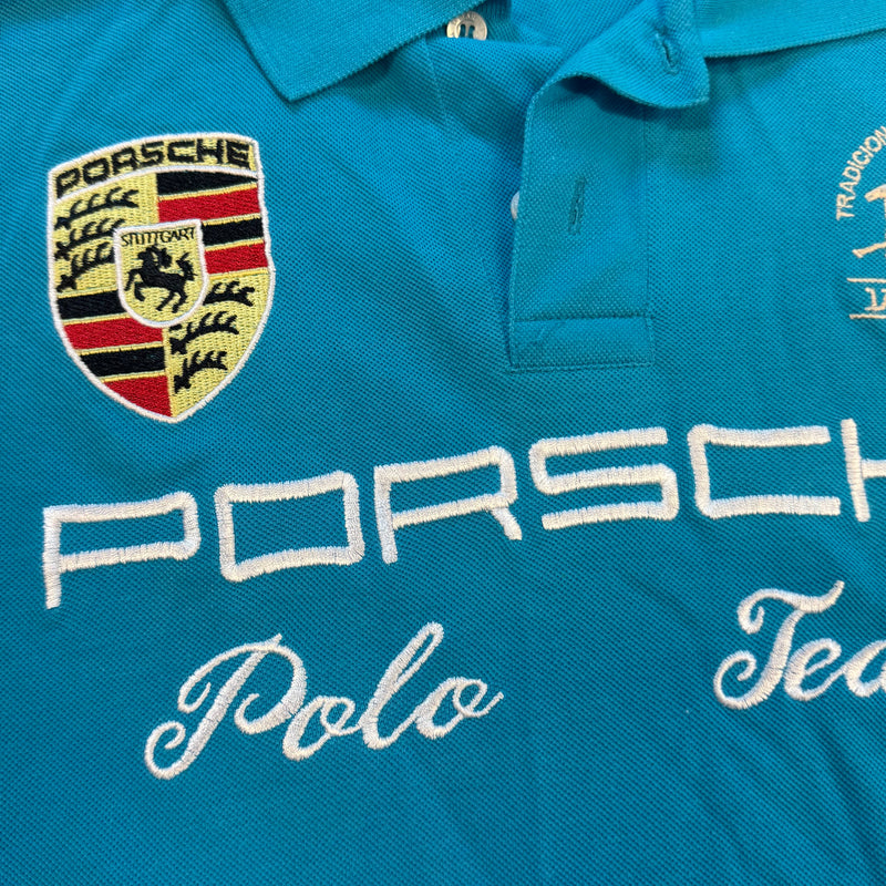 Detailansicht: Sourced limited accessories and clothes La Martina Light Blue Porsche Polo – Logo, Nähte oder Material