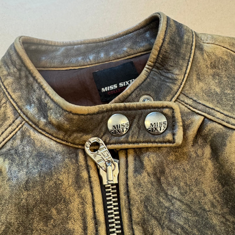 Detailansicht: Sourced limited accessories and clothes Miss Sixty stylish women's leather jacket – Logo, Nähte oder Material