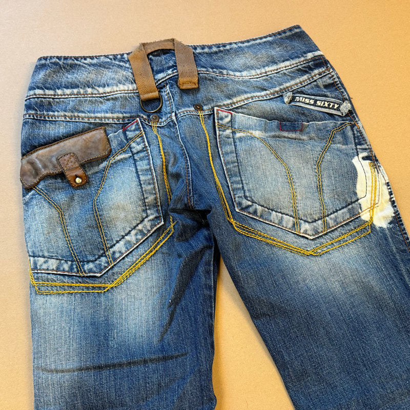 Detailansicht: Sourced limited accessories and clothes Luxury Miss Sixty vintage summer jeans – Logo, Nähte oder Material