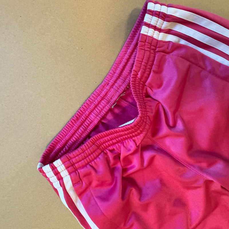 Detailansicht: Sourced limited accessories and clothes Vintage Adidas track set (jacket and pants) – Logo, Nähte oder Material