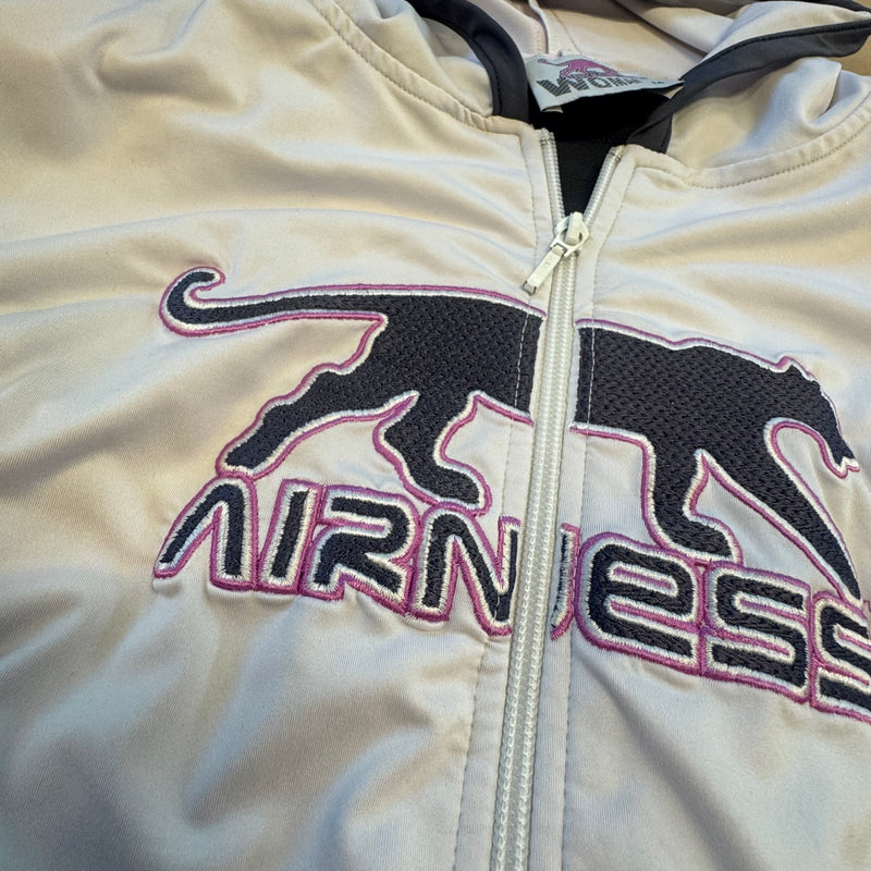 Detailansicht: Sourced limited accessories and clothes Vintage Airness track set (track jacket & track pants) – Logo, Nähte oder Material