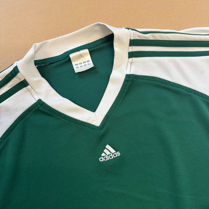Detailansicht: Sourced limited accessories and clothes Adidas Vintage clean basketball summer t-shirt – Logo, Nähte oder Material