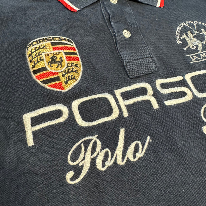 Detailansicht: Sourced limited accessories and clothes La Martina Porsche polo streetwear classic – Logo, Nähte oder Material