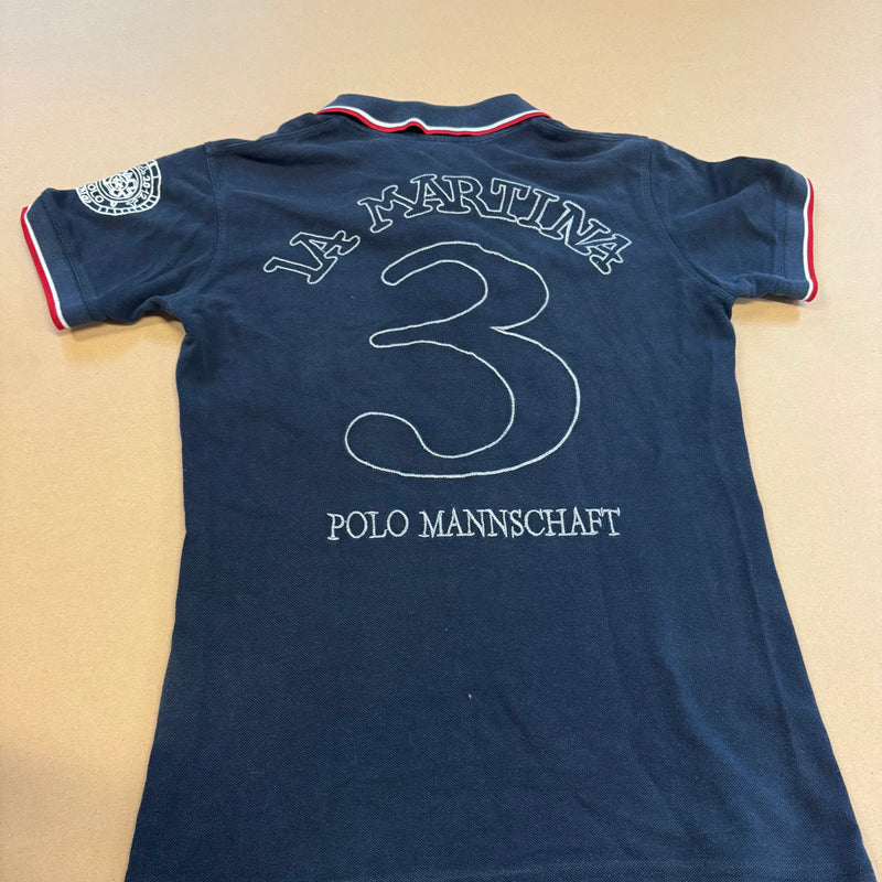 Detailansicht: Sourced limited accessories and clothes La Martina Porsche polo streetwear classic – Logo, Nähte oder Material