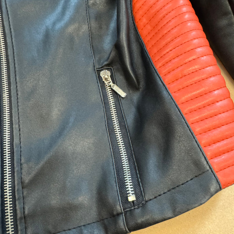 Detailansicht: Sourced limited accessories and clothes Formule 1 Racing Team vintage leather-like jacket – Logo, Nähte oder Material